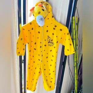 🎃 🔽 $15.00 or two 4 $20.00🔽 Giraffe Costume. Warm & Cozy. Zip front with hood.